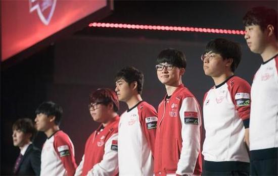 三脚传递打 三脚传递打