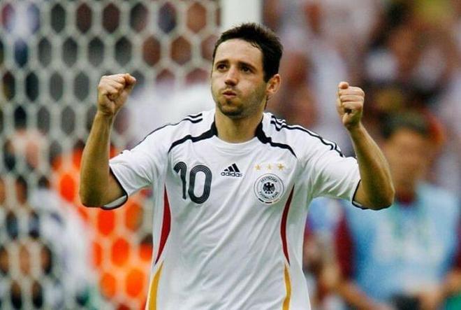 费城费城人队强打哈珀在 2023 年伤愈复出首战即击出安打，展现出惊人的恢复意志